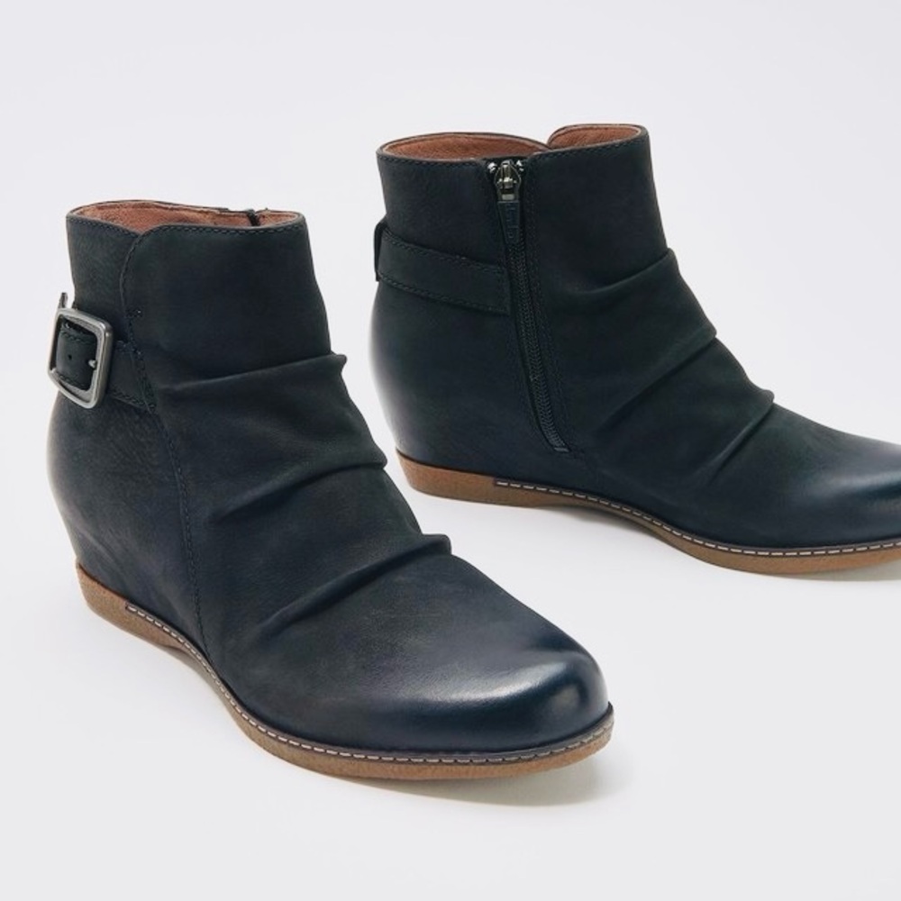 Dansko Lia Zip Hidden Wedge Boot, EUC